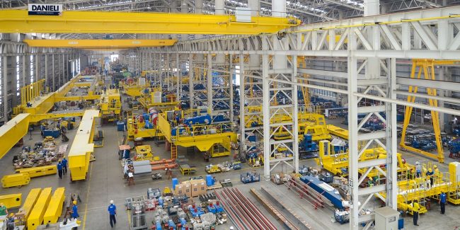 Exemplarische Schwerlastkräne, die Danieli an Nucor liefert.