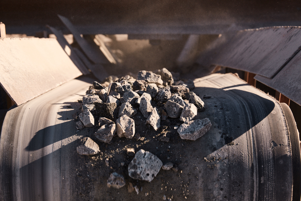 Eisenhüttenschlacke vermeidet die Nutzung natürlicher Ressourcen und leistet einen wesentlichen Beitrag zum Klimaschutz.