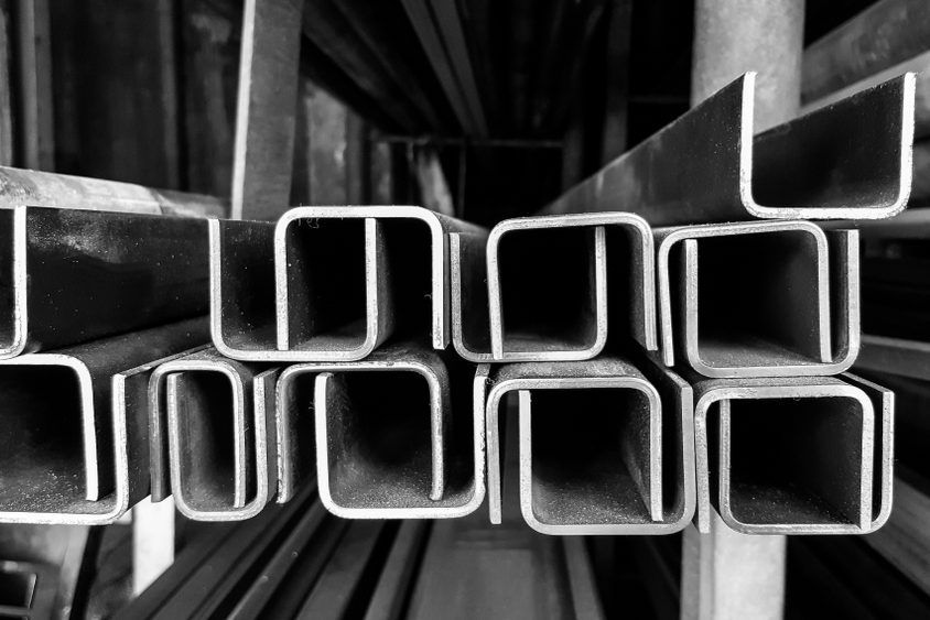 warmgewalzte-spezialprofile-mannstaedt-lagerhalle wie sie zum Beispiel Gebhardt-Stahl fertigt