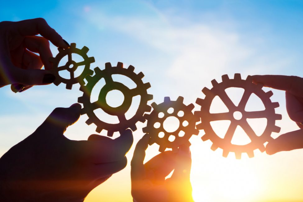 Fives-Ingenieure arbeiten an Ofenmodell für Gen3-AHSS-Stähle (Symbolbild)