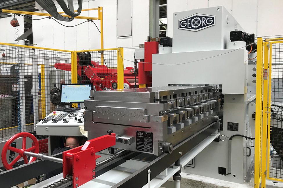 Neue Hochleistungs-Richtmaschine im EWM Stahl-Service-Center