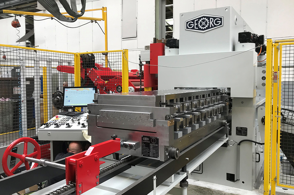 Neue Hochleistungs-Richtmaschine im EWM Stahl-Service-Center