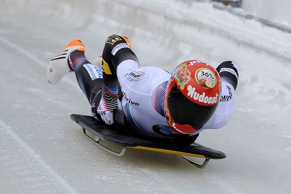 Skeleton-Athlet auf Schlitten mit Kufen aus Edelstahl Rostfrei