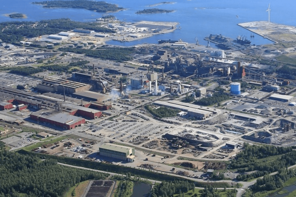 Luftaufnahme von Feralpi Stahl in Riesa. Dort werden 10 Mio. Euro in eine Schrottaufbereitung investiert.