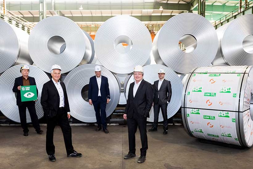 Vertreter von TÜV Süd und der Salzgitter AG