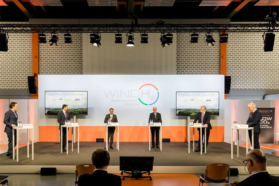 Vertreter von Salzgitter AG, Avacon und Linde bei WindH2-Inbetriebnahme