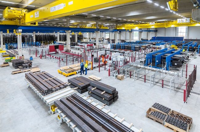 Halle des neuen Logistik-Zentrums von Thyssenkrupp Materials Services