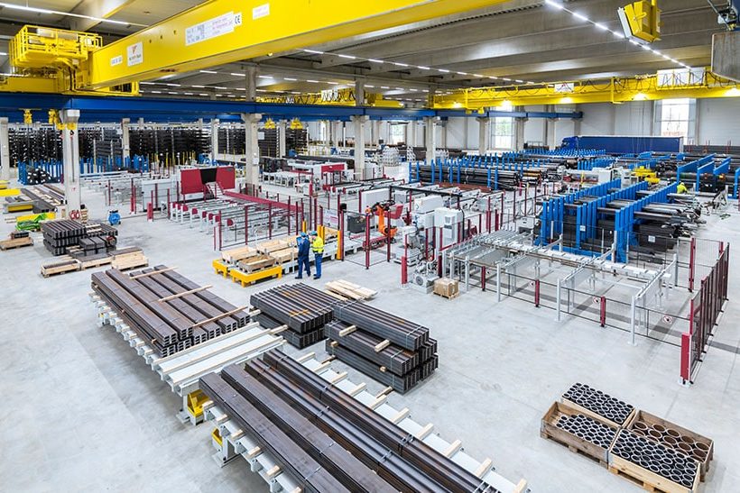 Halle des neuen Logistik-Zentrums von Thyssenkrupp Materials Services