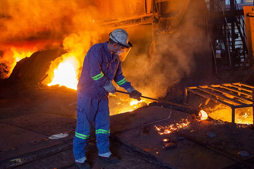 Mitarbeiter in einem stahlwerk-szene-transformationsgipfel-aufruf, Türkei