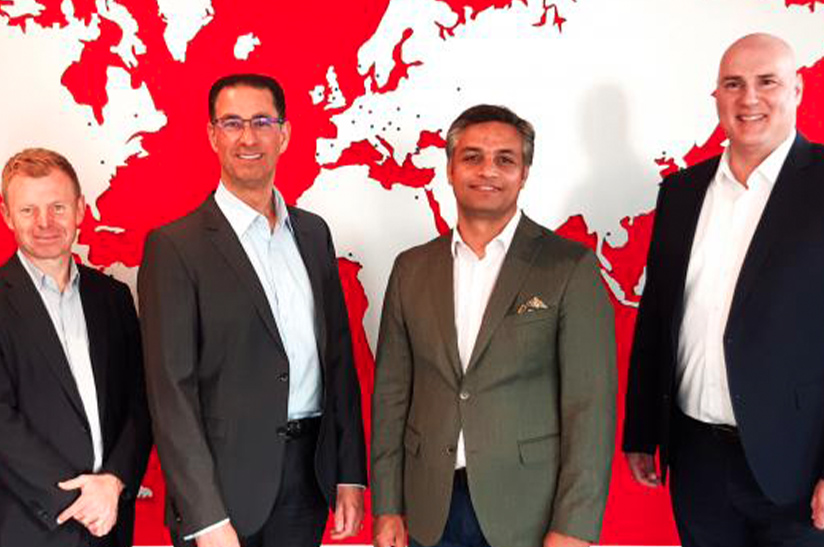 Patrick Fetzer und Managementteam von Castolin Eutectic vor roter Weltkarte.