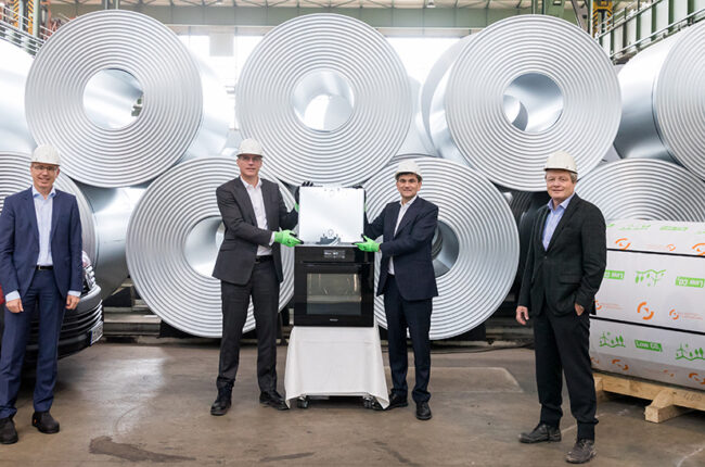 Jens Geller und Nadine Decker (ArcelorMittal) beim Brandenburger 3d-zahnraeder-paul-wurth-trockenreformierungstechnologiespreis 2021