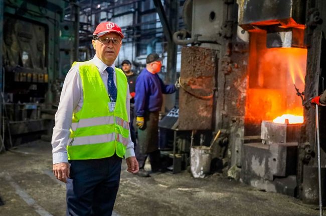 Derek Bond, Dango & Dienenthal