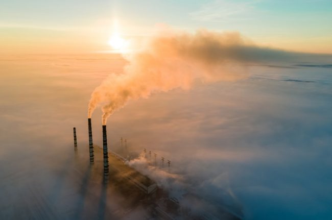 Industrieller Betrieb stößt CO2 aus