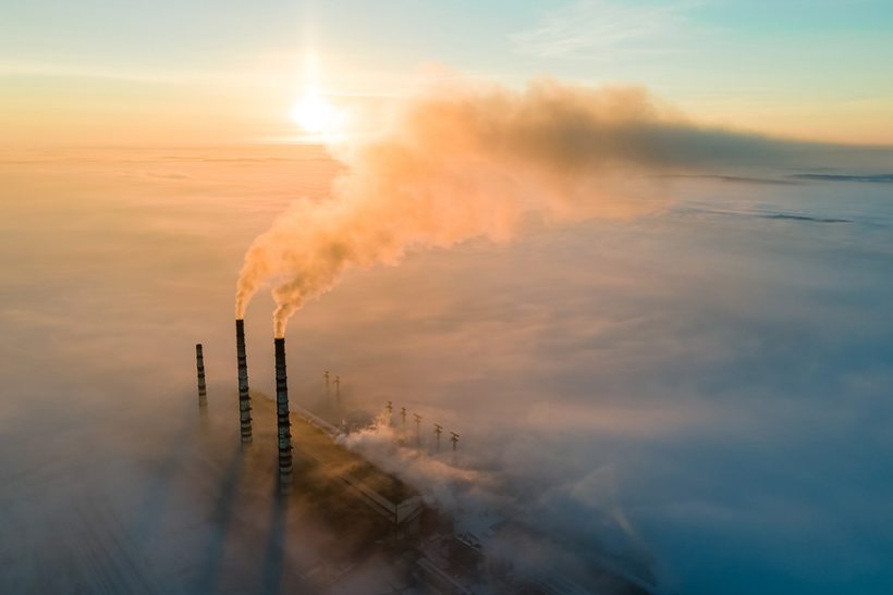 Industrieller Betrieb stößt CO2 aus