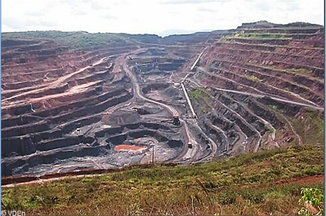 Iron Ores – Blick auf eine Mine