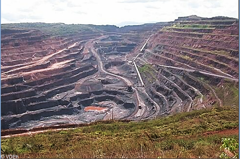 Iron Ores – Blick auf eine Mine