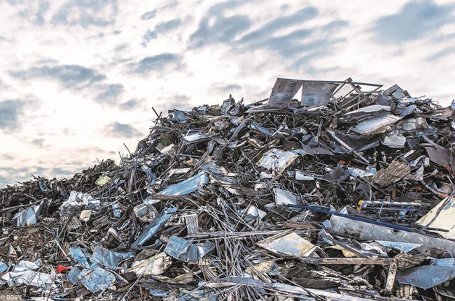 Schrott 2 bdsv_Schnitt Schrott ist ein wesentliches Element beim Stahlrecycling. Für den Vertrieb sorgen Schrotthändler.