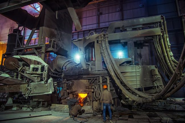 stahlwerk-szene-transformationsgipfel-aufruf in Deutschland, betroffen von Erdgasimporten aus Russland (Symbolbild)