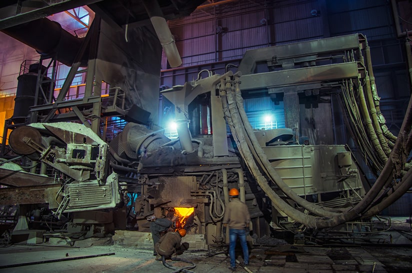 stahlwerk-szene-transformationsgipfel-aufruf in Deutschland, betroffen von Erdgasimporten aus Russland (Symbolbild)
