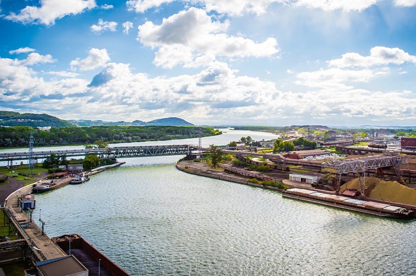 voestalpine_Hafen-min voestalpine Hafen mit Erzvorräten für Stahlproduktion
