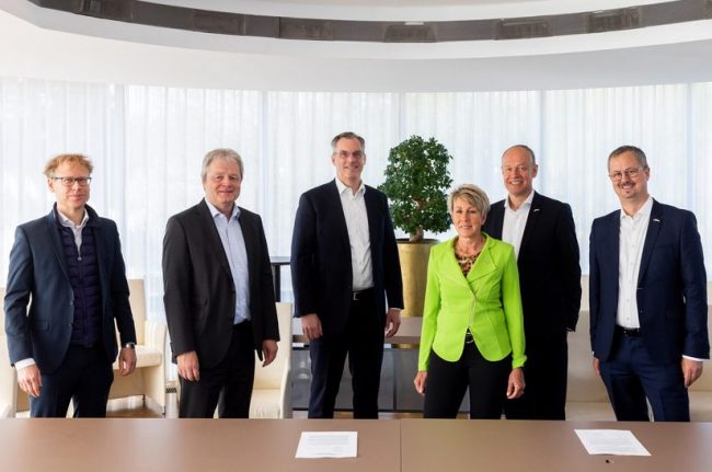 Mendritzki Vertragsunterschrift 28.04.22_9885(1) Vereinbarung für Green Steel: die Verhandlungspartner von Salzgitter und Mendritzki