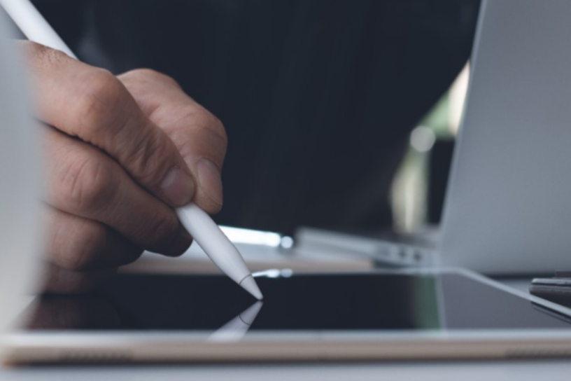 Klöckner & Co SE Logo auf digitalem Gerät