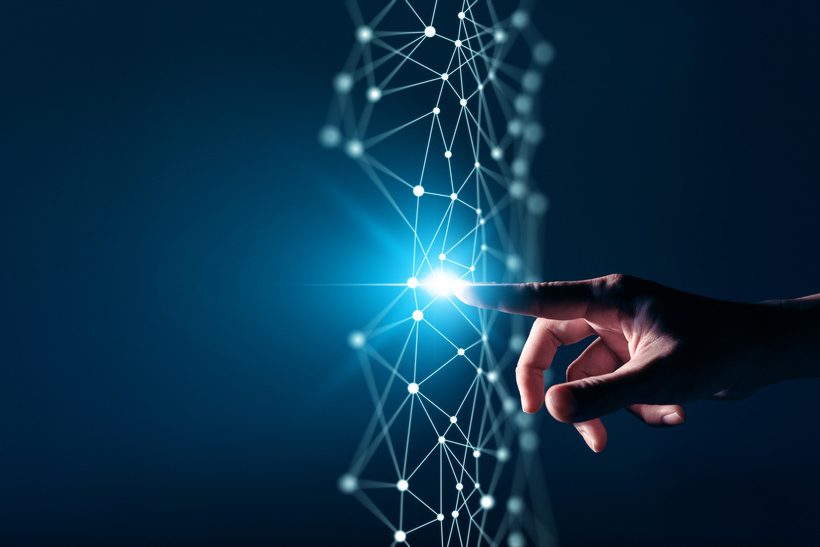 Hand zeigt auf digitales Netzwerk, Symbol für thyssenkrupp Schultes Supplier Network Tool (Symbolbild)