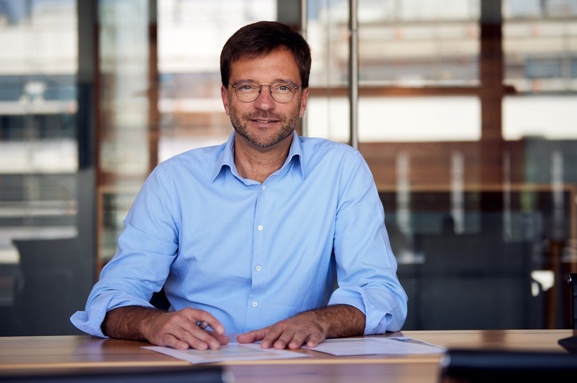 Quelle_Privates_Institut_Thomas Schoy_(kl) Thomas Schoy, Geschäftsführer der Unternehmensgruppe Privates Institut, im Büro.