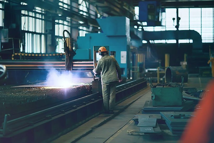 Industrielle Werkhalle mit Kaltenbach.Solutions IoT-Integration