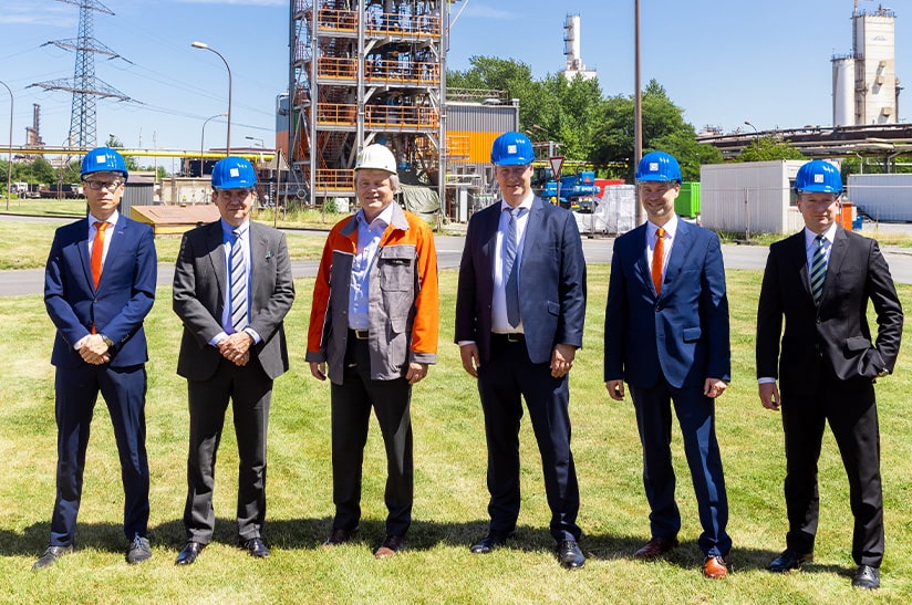 Ulrich Grethe und Dr. Matthias Gierse bei Vertragsunterzeichnung für Salzgitter Wälzholz