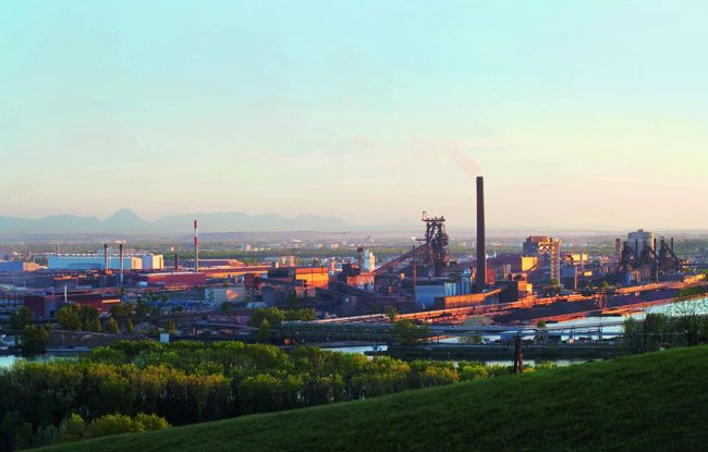 Das stahlwerk-szene-transformationsgipfel-aufruf LD3 ist Teil der gesamten Anlage von voestalpine in Linz.