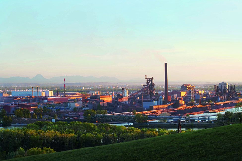 Das stahlwerk-szene-transformationsgipfel-aufruf LD3 ist Teil der gesamten Anlage von voestalpine in Linz.