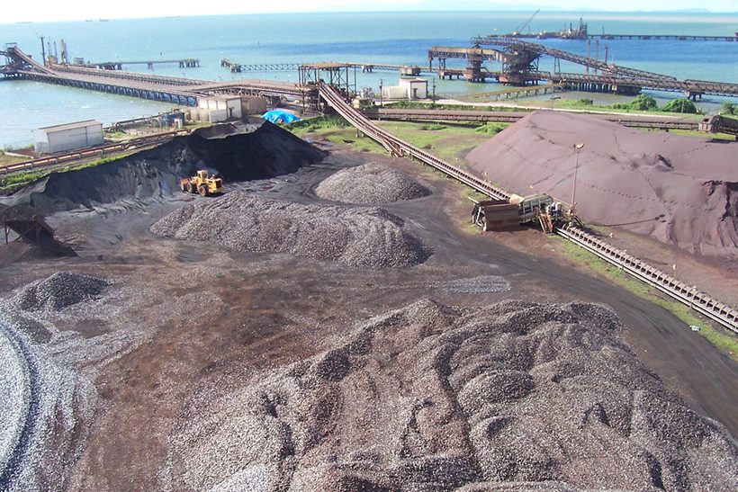 Industrielle Hafenanlage von Metso Outotec für Circored-Technologie.