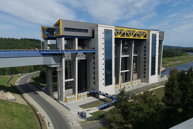 Für Europas größtes Schiffshebewerk lieferte Dillinger rund 5.500 Tonnen Grobblech