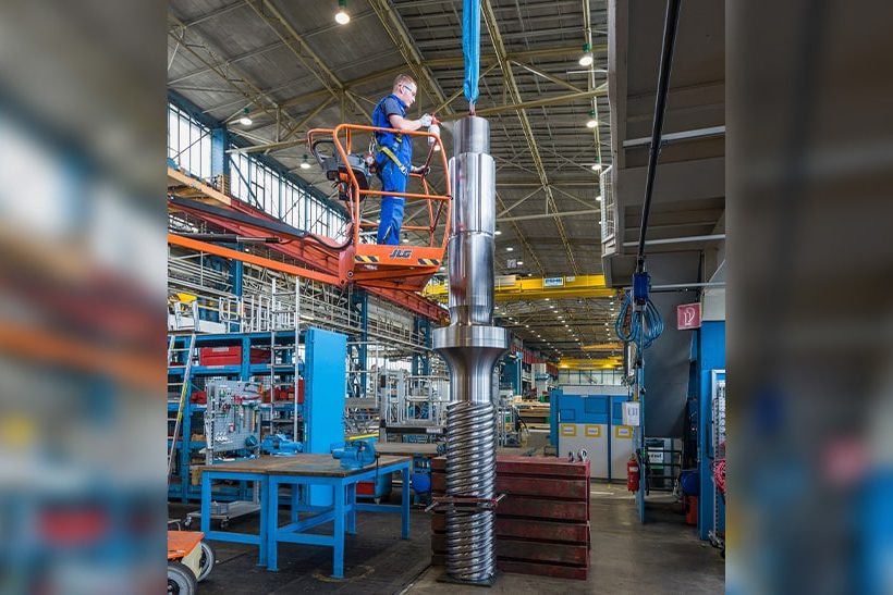 Schuler-Experte im Maschinenpark