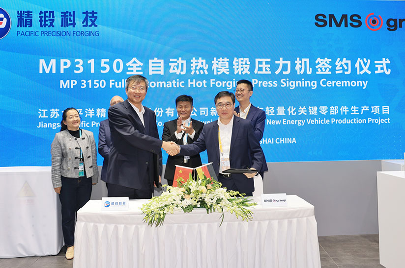 01_Pacific Precision Forging_221124 Von links nach rechts: Zhang Zhe (General Manager of Commercial Sales, SMS group China); Frank Bauerdick (GM Service, Operations , SMS group China); Hanguan Xia (Chairman, Pacific Precision Forging/President, CCMI); Li Fanshui (Sales Forging Division, SMS group China); Sun Yu (President & CEO, SMS group China); Liu Ding (Head of Communications and Marketing, SMS group China).