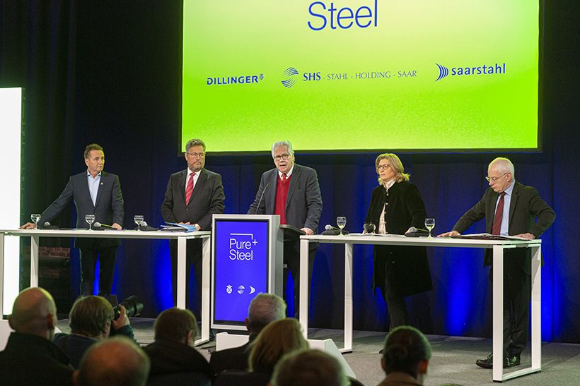 Jörg Köhlinger, Leiter IG Metall Bezirk Mitte und stellv. Vorsitzender der Aufsichtsräte, Dr. Karl-Ulrich Köhler, Vorsitzender der Geschäftsführung von SHS – Stahl-Holding-Saar und Vorstandsvorsitzender von Dillinger und saarstahl-werk-voelklingen-uebernahme-liberty-ascoval-hayang, Reinhard Störmer, Vorsitzender des Kuratoriums der Montan-Stiftung-Saar, Ministerpräsidentin Anke Rehlinger und Wirtschaftsminister Jürgen Barke (von links nach rechts)