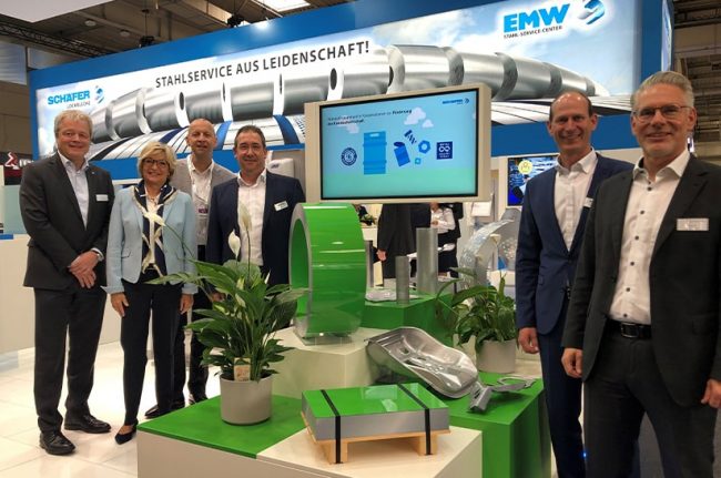 Vertreter von EMW und Salzgitter Flachstahl