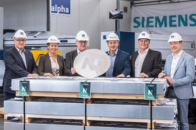 Vertreter von Klöckner & Co und Siemens