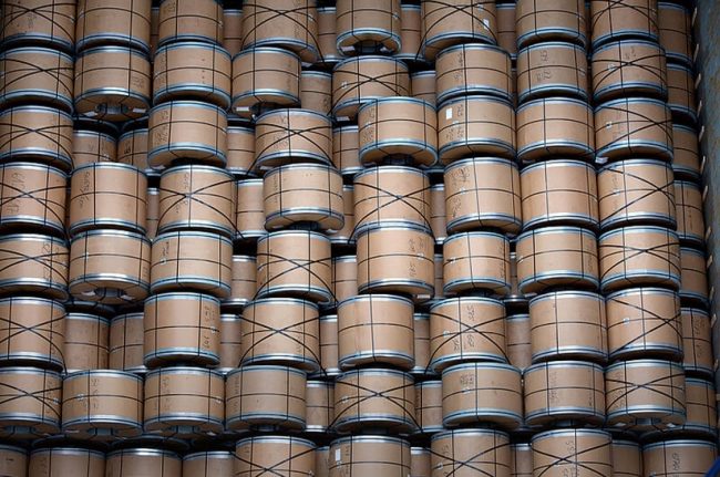 Gestapelte Stahl-Coils der Rhenus Gruppe