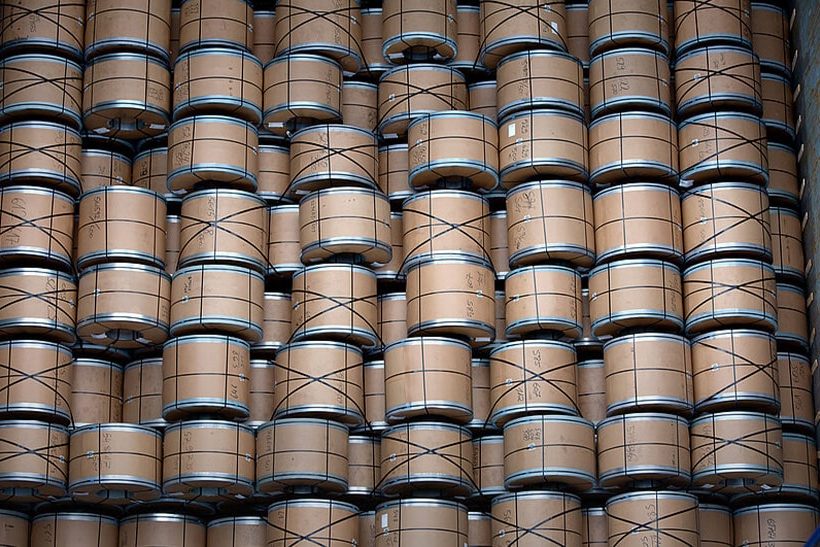 Gestapelte Stahl-Coils der Rhenus Gruppe