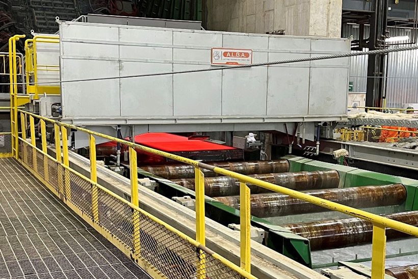 Erster Guss einer Stahlbramme auf einer der weltweit größten Stranggießanlagen bei Nucor, Brandenburg, geliefert von SMS group