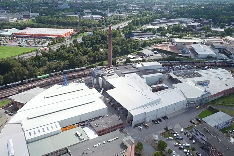 Das Bild zeigt eine Industrieanlage im Ruhrgebiet – den Standort Gelsenkirchen von Trimet. Dieser soll mit Kokereigas von ArcelorMittal zum „grünsten Aluminiumrecyclingwerk Europas“ werden.