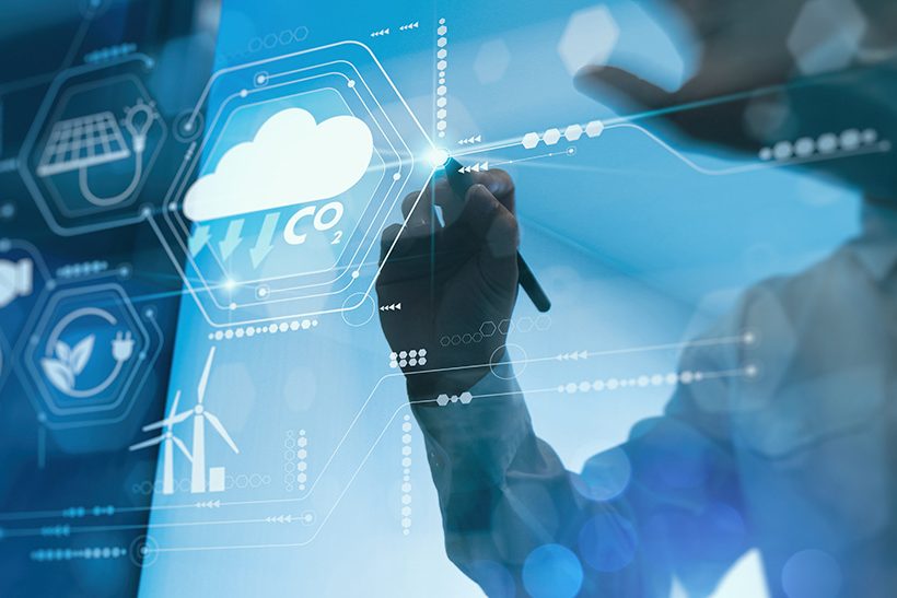 Berichterstattung zur Nachhaltigkeit wird zur Pflicht – auch schon für Unternehmen ab 250 Mitarbeiter. Das Bild zeigt Klimasymbole und einen Menschen.