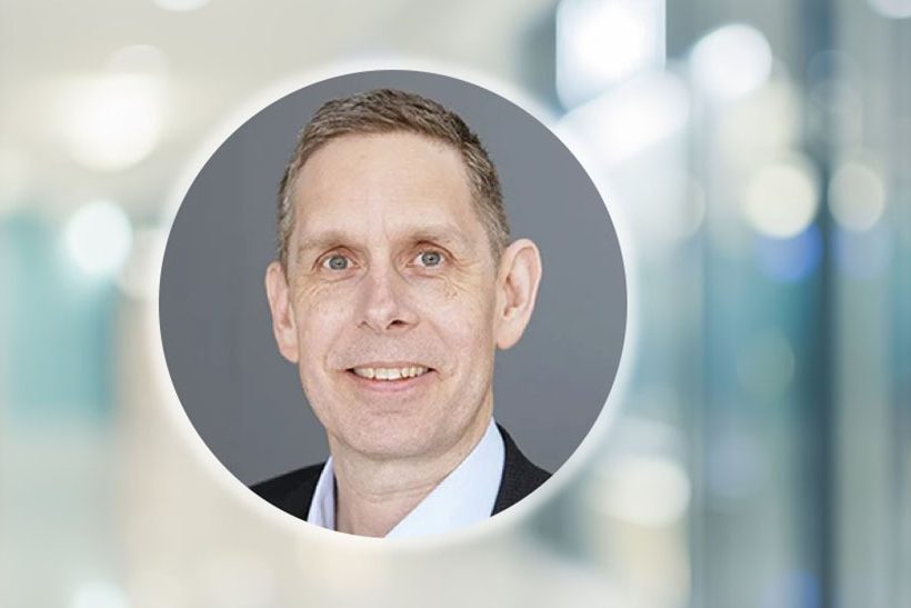 Das Bild zeigt den Kopf eines grauhaarigen Mannes. Er gehört zum Unternehmen Walter AG.