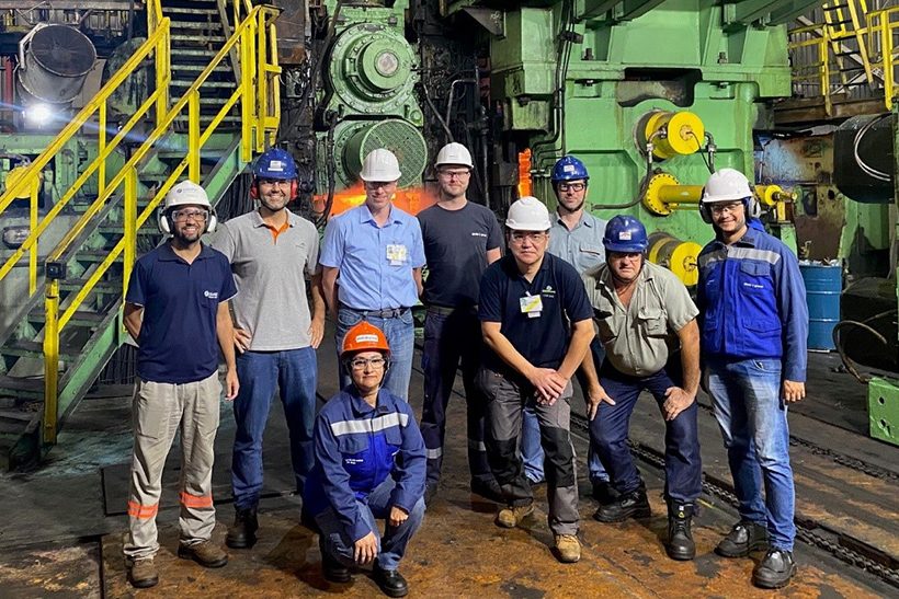 Das gemeinsame Team von ArcelorMittal Tubarão, SMS group Brasilien und SMS group Deutschland bei der Feier der ersten Bramme