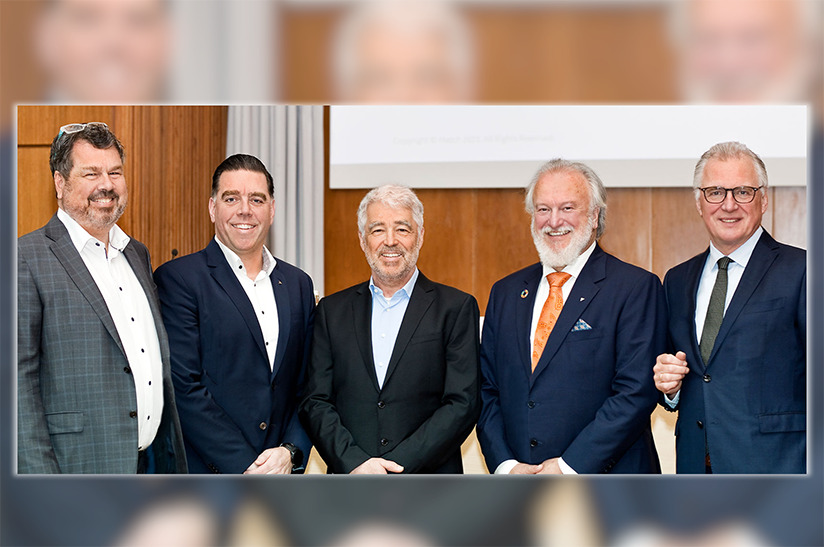 Das Bild zeigt fünf Herren in Business-Outfits (alle mit Sakko, teils mit Krawatte), die zu den Unternehmen Hatch und Küttner gehören