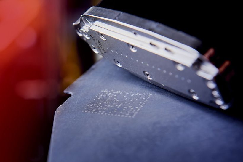 Der Data-Matrix-Code von Senodis ist selbst nach dem Presshärten oder der Warmumformung noch lesbar.