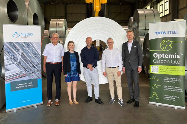 Vertreter von Niedex und Tata Steel