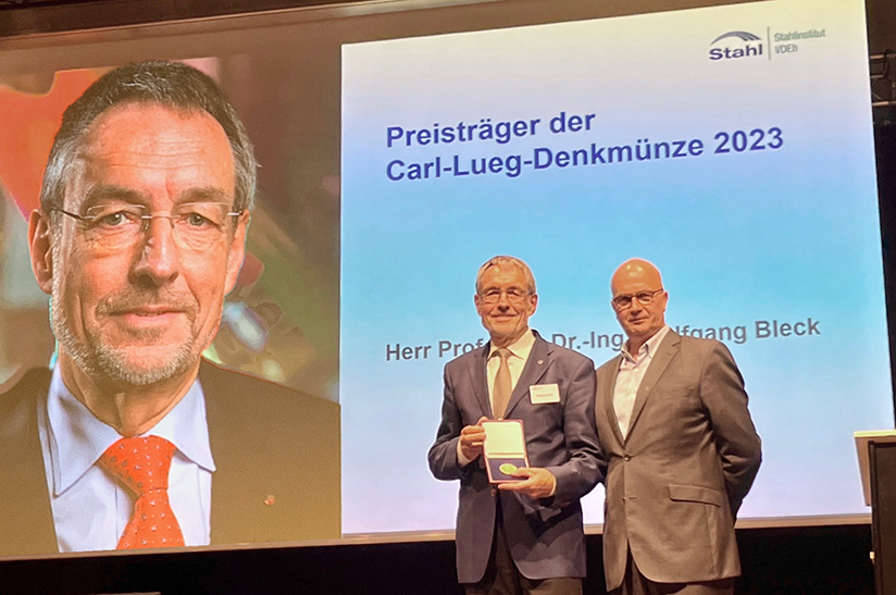 Bleck Adam (web) Preisträger Wolfgang Bleck (li.) und VDEh-Vorsitzender Henrik Adam